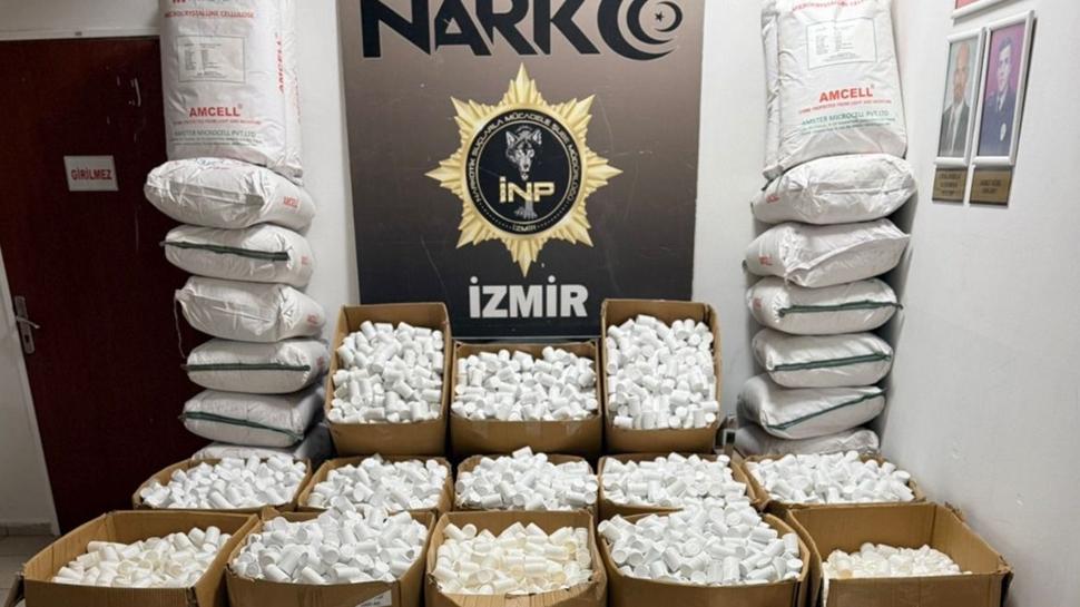 İzmir'de uyuşturucu operasyonu: Rekor sayıda hap ele geçirildi