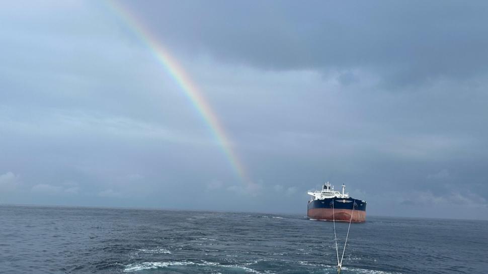 Karadeniz'de saldırıya uğramıştı... "VIRAT" isimli gemi İstanbul açıklarına ulaştı