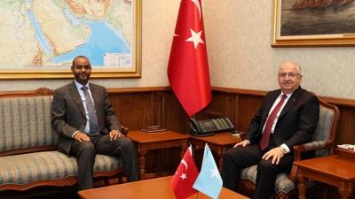 Bakan Gler, Somalili bakan Nur ile bir araya geldi