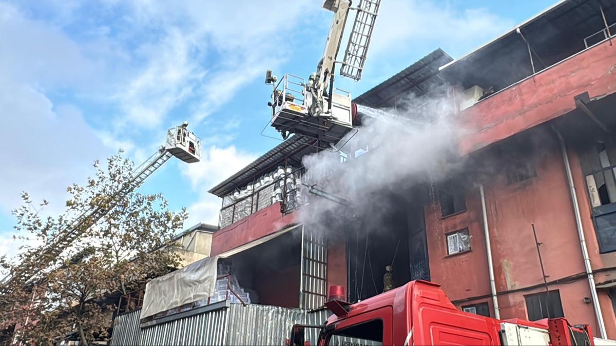 Baakehir yangn plastik i yeri itfaiye mdahale fotoraflar resimleri