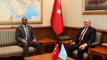 Bakan Gler, Somalili bakan Nur ile bir araya geldi
