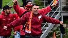 Galatasarayl taraftarlar derbi Kadky'de
