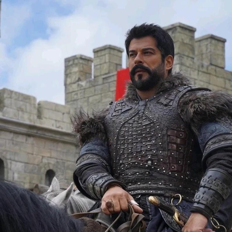 Tac takt... Burak zivit'in krall byle ilan edildi!