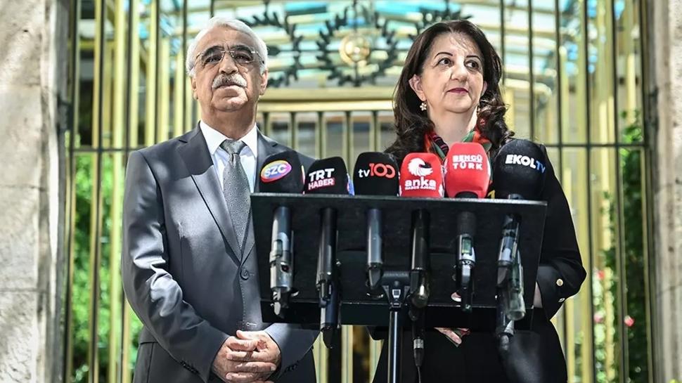 DEM Parti heyeti İmralı'ya gitti