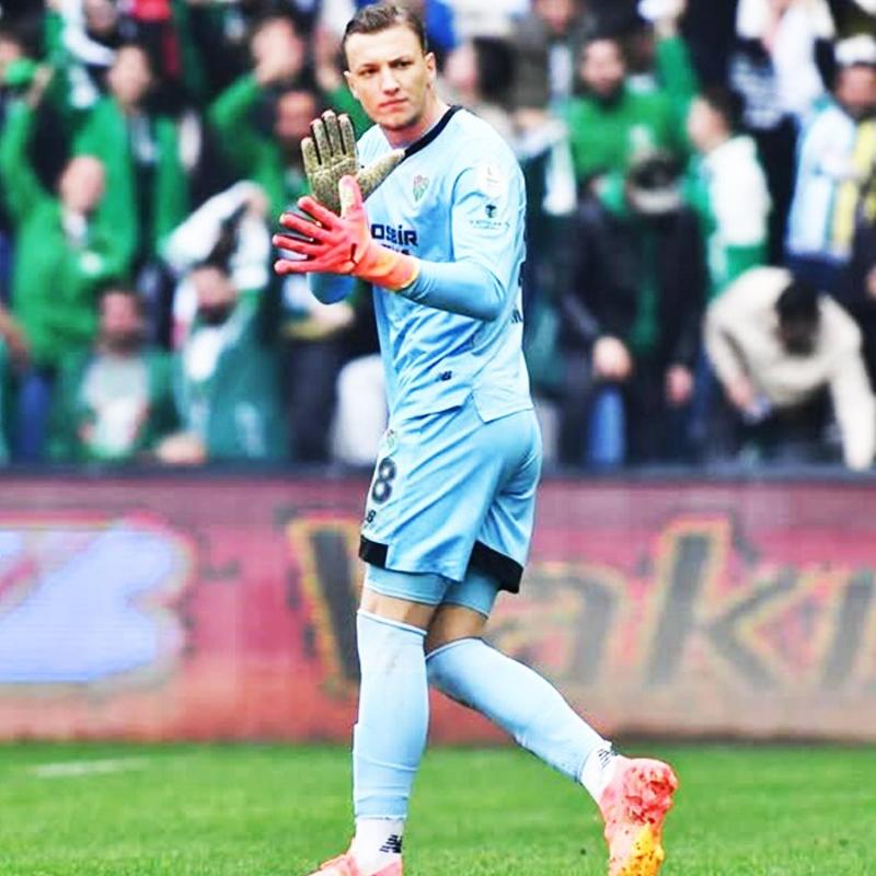 Kerem Matl Bursaspor kalesinde gven veriyor