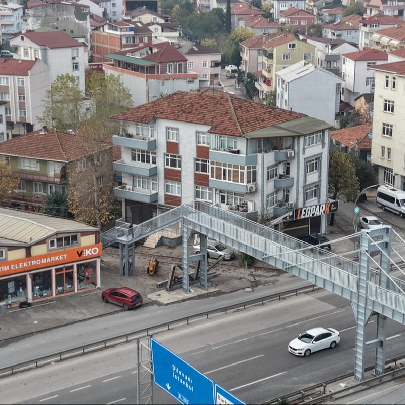 Kocaeli'de evin ii grld iin yklan st geidin yerine yenisi yapld