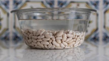 1 gn nceden slatma derdine son! Suyuna bir kak ekleyince fasulyeler pamuk gibi oluyor