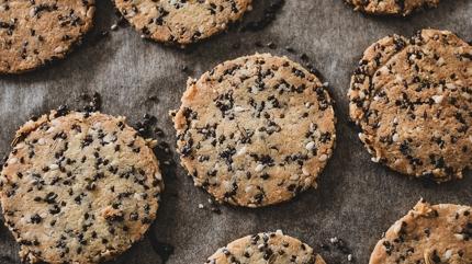 En kolay pastane usul tuzlu kurabiye tarifi: Haftalarca bayatlamayan kurabiyenin pf noktas sirke