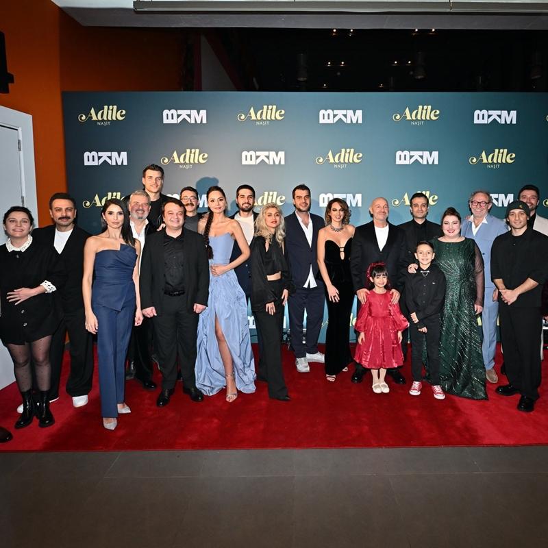 Kadrosuyla snfta kald: Hi kimse oynad isme benzememi