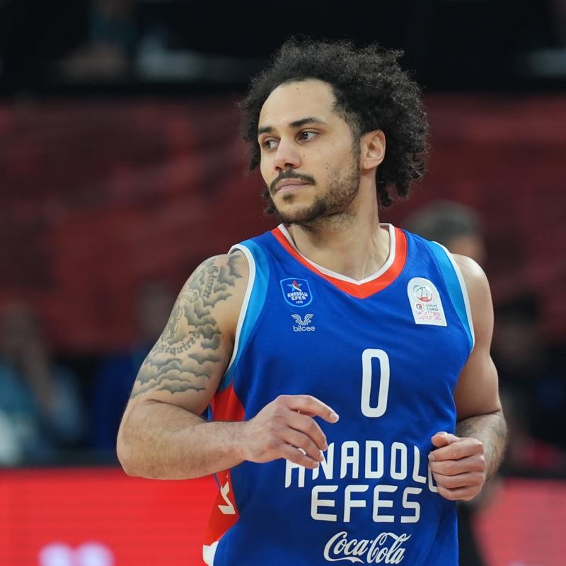 Anadolu Efes'te Shane Larkin ameliyat edildi