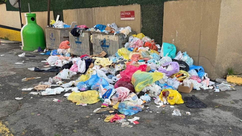 Çöp yığınlarına vatandaştan tepki... CHP'li belediye hizmette sınıfta kaldı