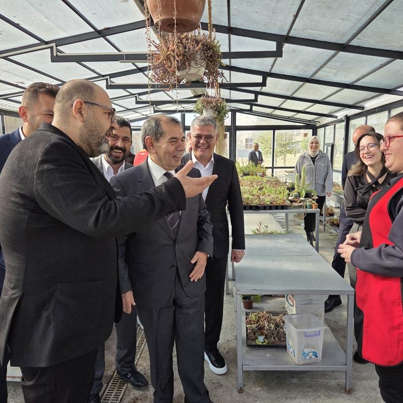 Galatasaray Bakan Dursun zbek, SOBE'yi ziyaret etti