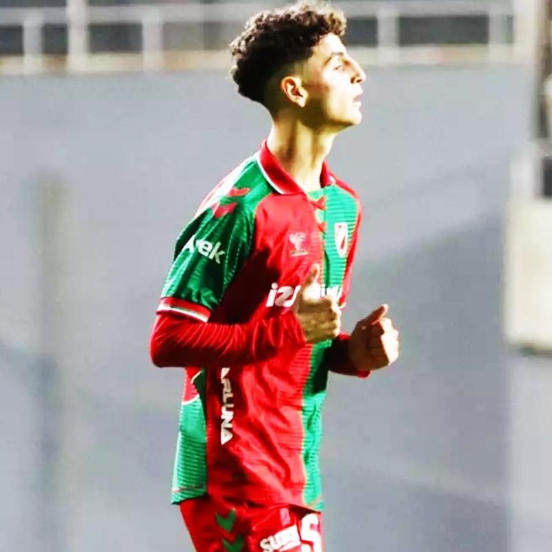 Karyaka'da Adem Yeilyurt gz kamatryor