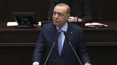 Bakan Erdoan'dan zgr zel'e sert tepki: Cellat grmek istiyorsan aynaya bak
