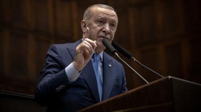 Bakan Erdoan'dan zgr zel'e sert tepki: Cellat grmek istiyorsan aynaya bak