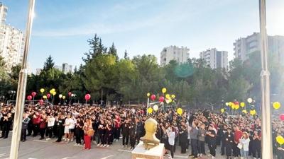 Lisenin kanser savalar... Ayn anda okullarna dndler