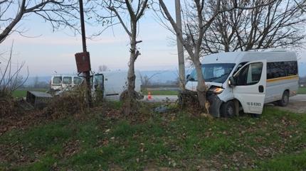 negl'de servis minibs otomobil ile arpt: 11 yaral