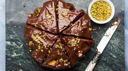 Siz deil brakn kekiniz alasn! ayn yanna en kolay pasta: Bol ikolatal alayan kek tarifi