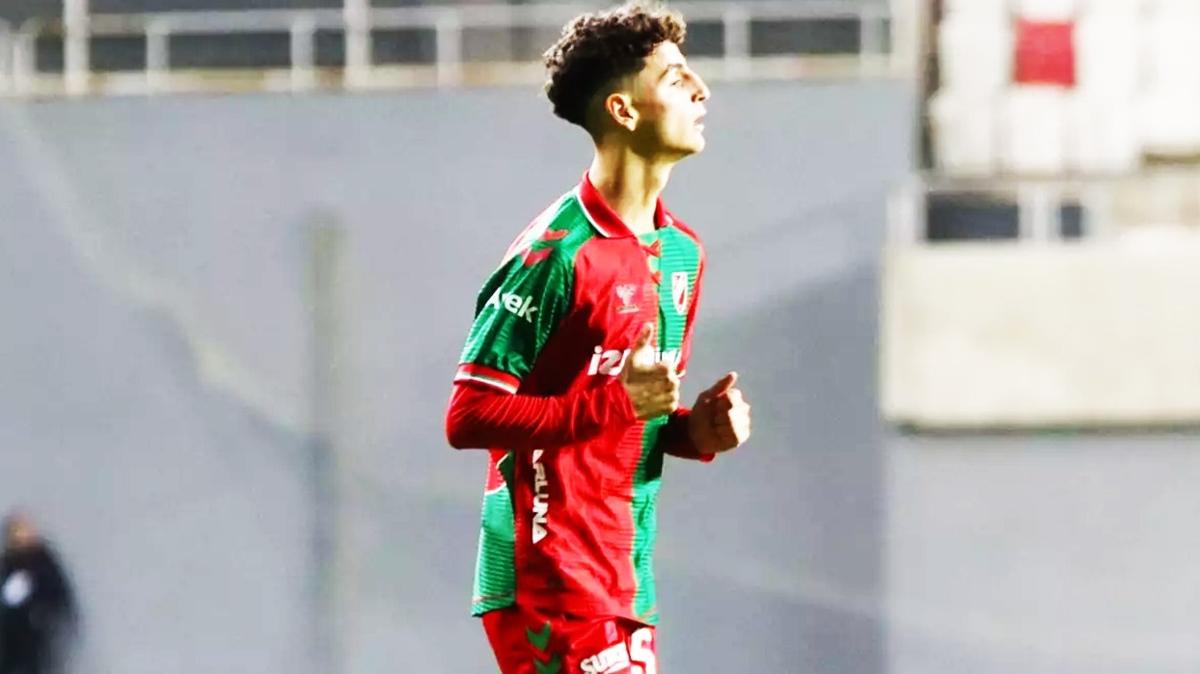 Adem Yeilyurt Karyaka 3. Lig fotoraflar resimleri