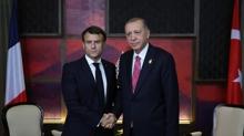 Bakan Erdoan, Macron ile telefonda grt