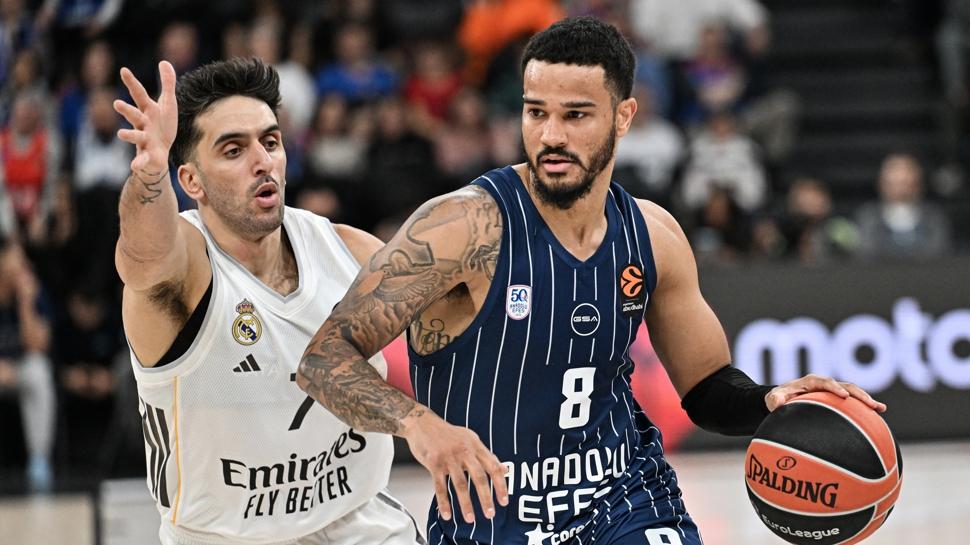 Anadolu Efes'te kötü gidiş, Real Madrid karşısında da sürdü