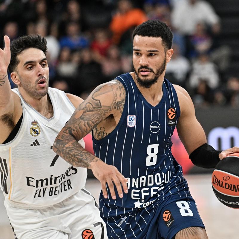 Anadolu Efes'te kt gidi, Real Madrid karsnda da srd