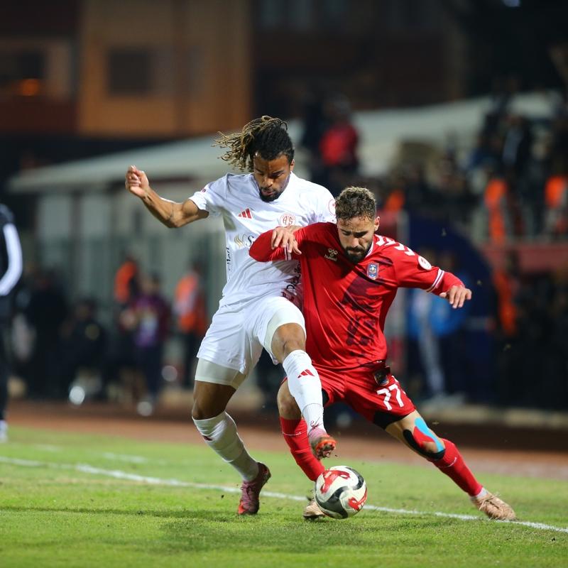 Antalyaspor kupada Silifke karsnda hata yapmad