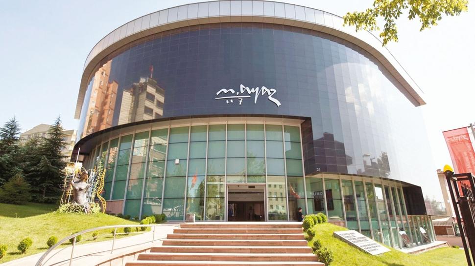 Bakan Ersoy duyurdu: Sanatn kalplerine zel dl