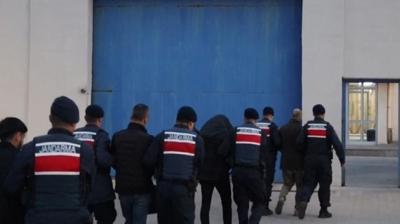 6 ilde silah kaakl operasyonu! 119 pheli gzaltna alnd