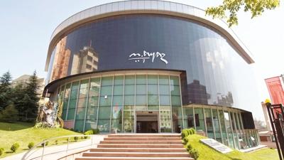 Bakan Ersoy duyurdu: Sanatn kalplerine zel dl