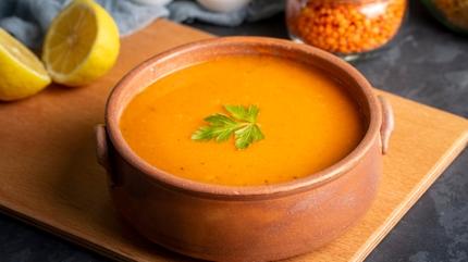 Tad kvamnda krmz mercimek orbas tarifi: Blendrla kartrn malzemeleri ezin