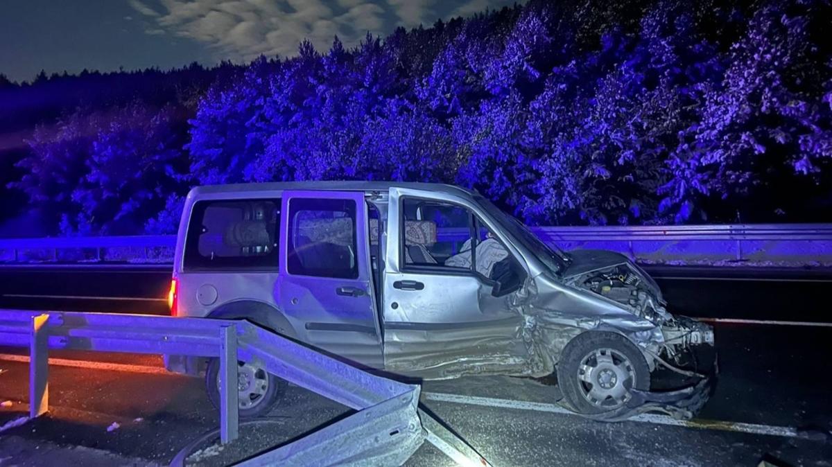 Ardahan Trafik Kazas Buzlu Yol Yaral fotoraflar resimleri