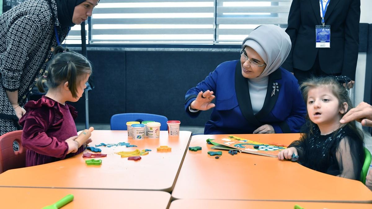 Emine Erdoan Eitim Kamps Al fotoraflar resimleri