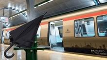 Metroya girerken emsiyeni yanna al! stanbul'da oke eden manzara