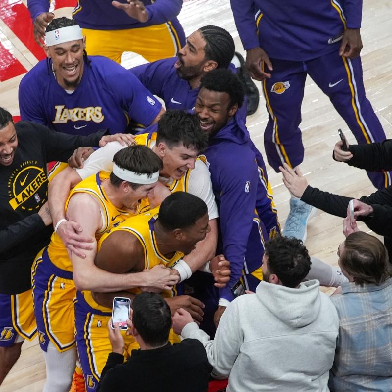 Los Angeles Lakers, Toronto Raptors' son saniye lyle yendi