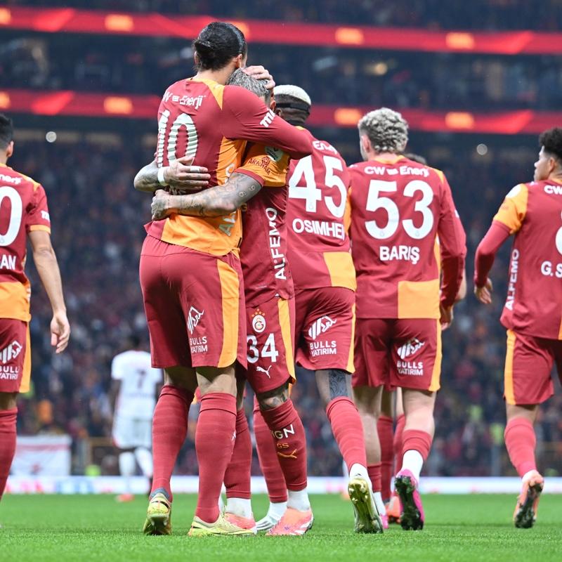 Okan Buruk derbi 11'ini Samsun kar��s�nda da bozmad�