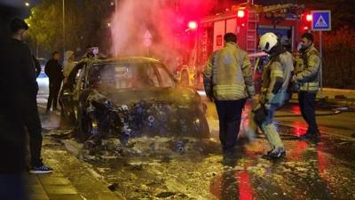 Kkekmece'de seyir halindeki otomobil alev ald