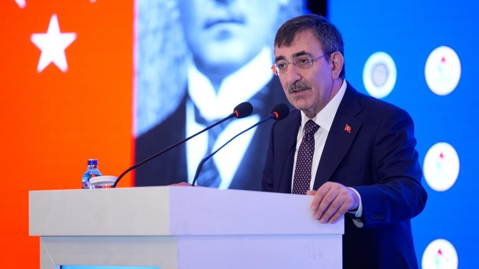 Cumhurbaşkanı Yardımcısı Yılmaz'dan sigara tiryakilerine çağrı