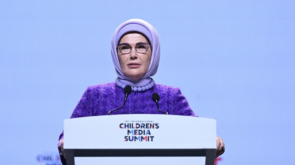 Emine Erdoğan'dan dijital dönüşüm uyarısı: Bizi koruyacak olan güçlü ailelerdir