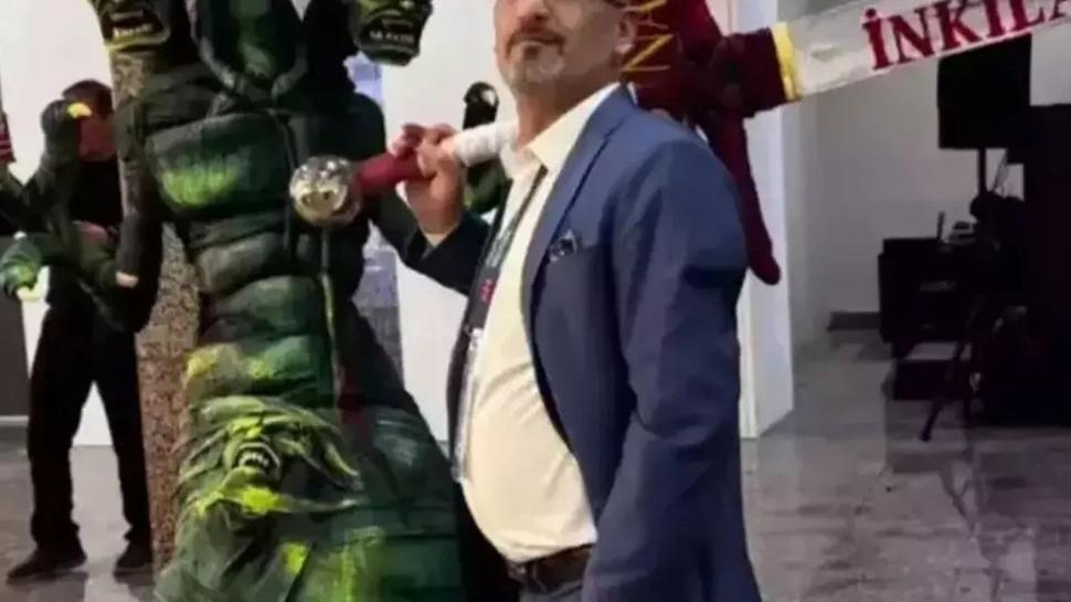 İslam'a saldırı cezasız kalmadı! Fuarda "heykel" provokasyonu