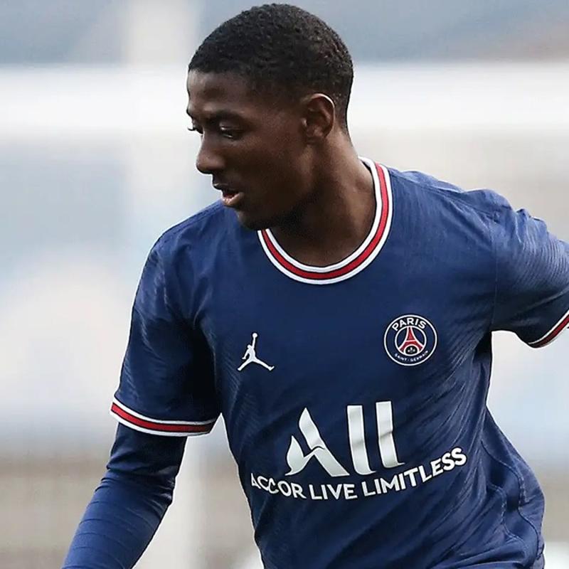 PSG'de Ayman Kari 21 yanda futbolu brakt