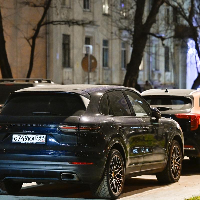 Rusya'da ayn anda yzlerce ara kilitlendi: Srcler zor anlar yaad