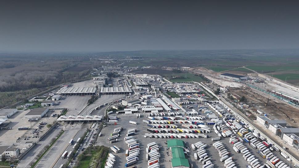 Snrda kriz! Trkiye komuyla temasa geti