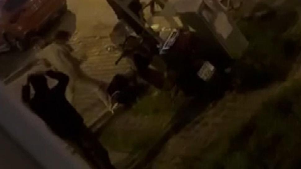 Adres: Esenyurt! Alkollü şahıs yoldan geçene tekmeler savurdu