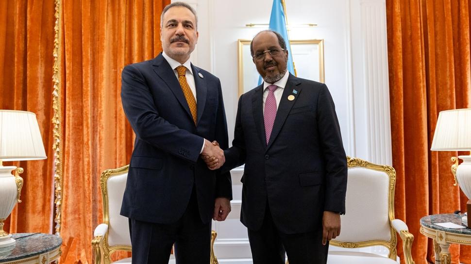 Bakan Fidan'dan Doha'da diplomasi: Somali Cumhurbaşkanı Mahmud ile bir araya geldi