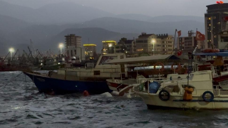Hatay'da fırtına felaketi: Tekneler alabora oldu