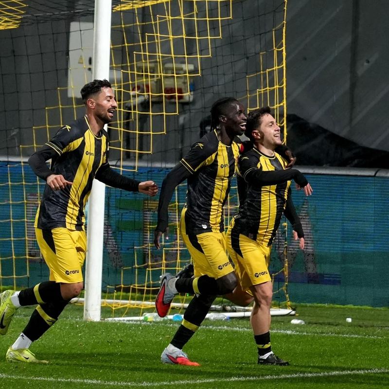 stanbulspor, Sivasspor karsnda geriden gelerek kazand