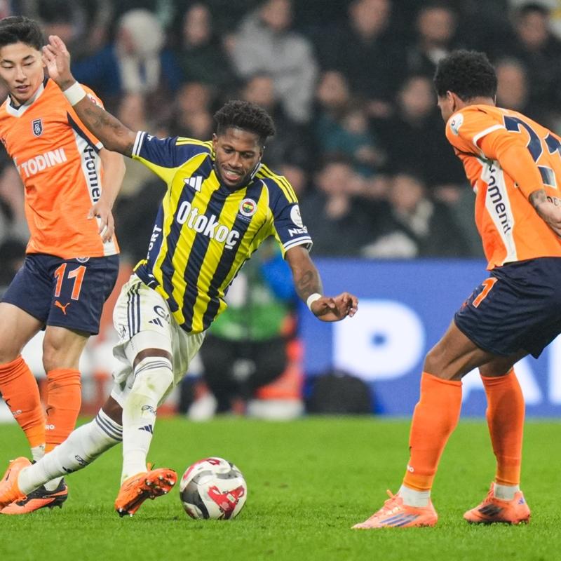 Kanarya'ya y�ld�r�m �arpt�