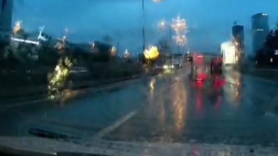 Maltepe'de minibsn devrildii anlar kamerada