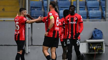 Genlerbirlii evinde Fatih Karagmrk' rahat yendi